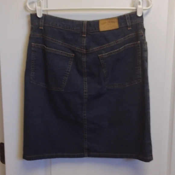 IZOD Knee-Length Denim Skirt, Size 6 - Picture 2 of 4